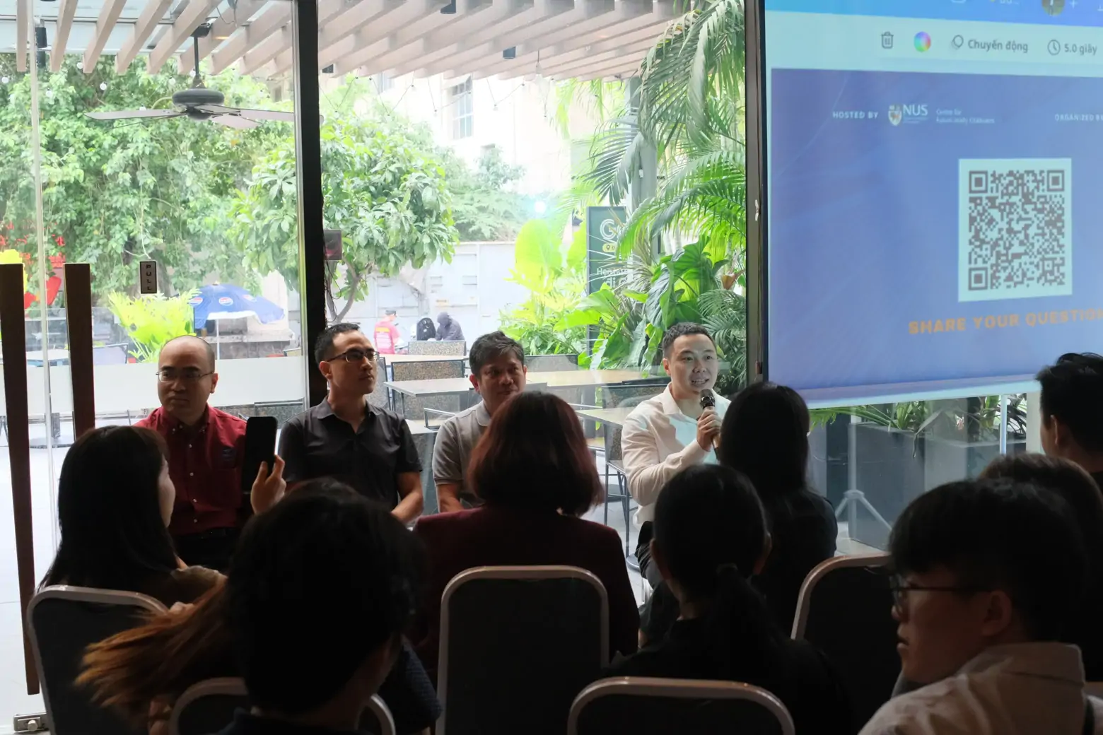 TMA Solutions Mr. Andy Pham moderates the panel discussion on AI transformation in Vietnam and the region.